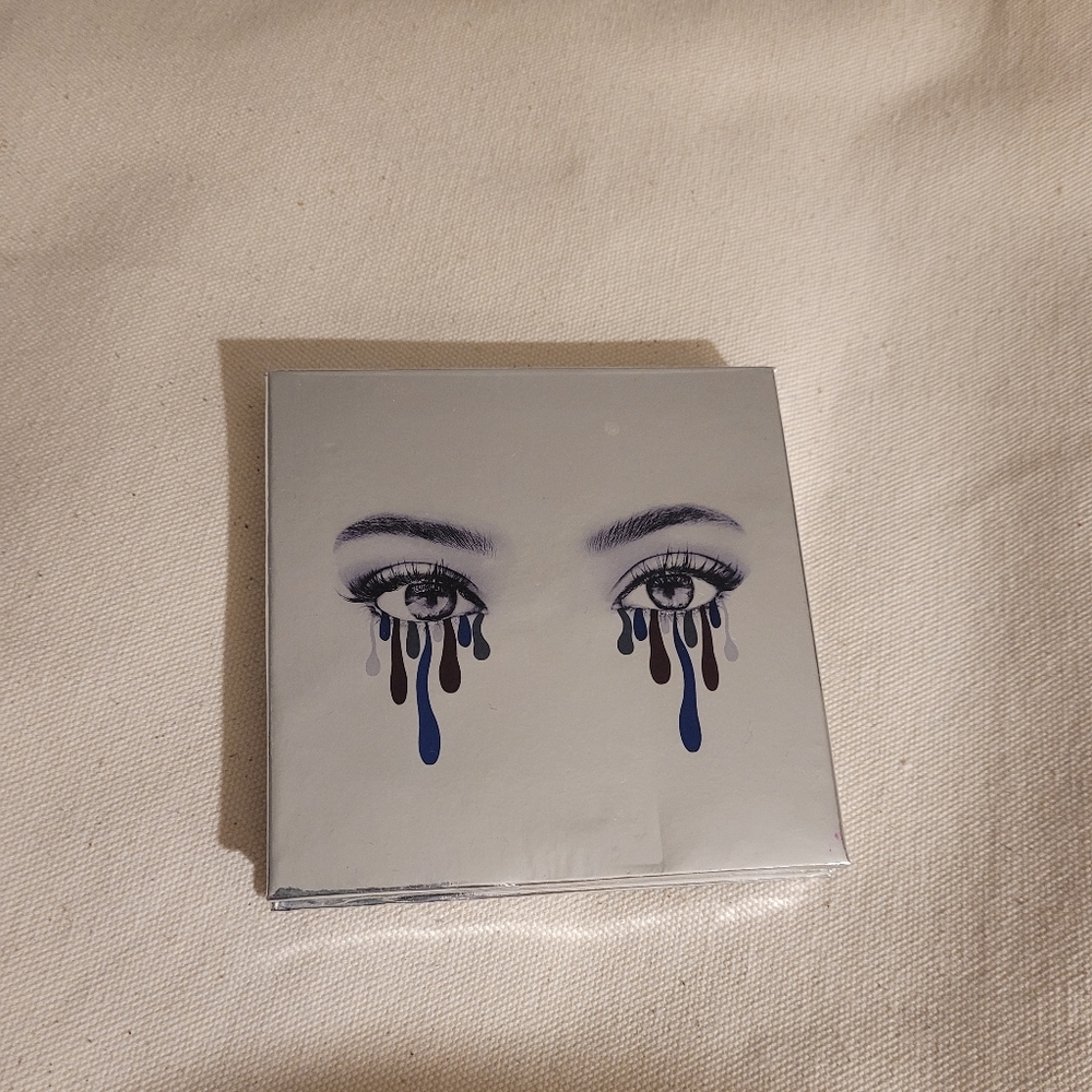 Kylie 2016 holiday eyeshadow palette